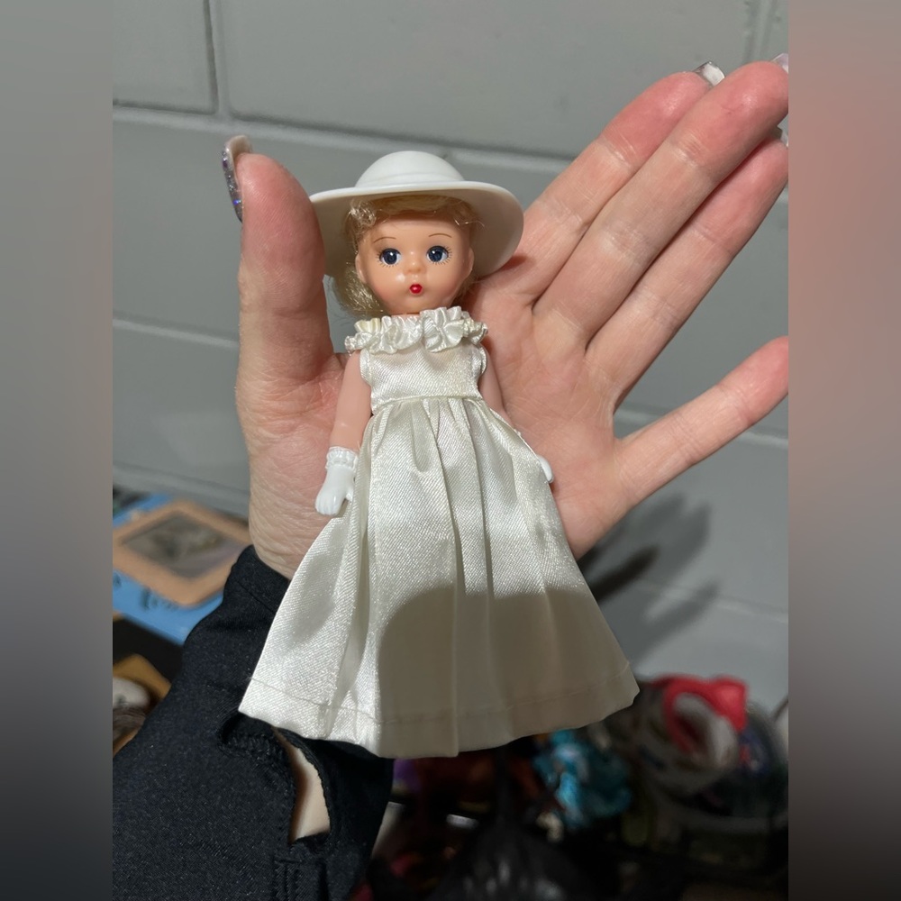 VINTAGE DOLL - Picture 6 of 7